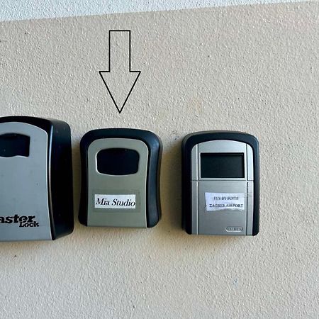 Mia Airport Studio Apartment - 0-24H Self Check In&Out - Parking On Site เวลิคาโกริตซา ภายนอก รูปภาพ