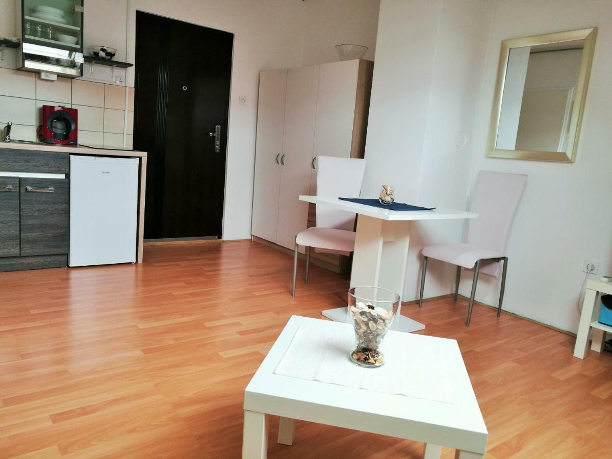 Mia Airport Studio Apartment - 0-24H Self Check In&Out - Parking On Site เวลิคาโกริตซา ภายนอก รูปภาพ